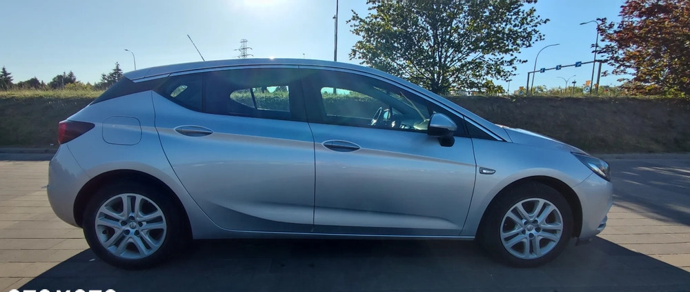 Opel Astra cena 50700 przebieg: 94400, rok produkcji 2016 z Łódź małe 137